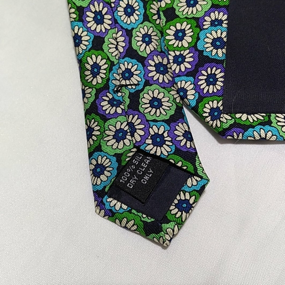 🆕️ NWOT Vera Bradley For Baekgaard 100% Silk Tie - Picture 3 of 8
